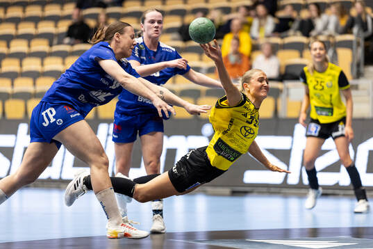 Bläddra bland fler bilder av Handboll, Handbollsligan dam, Kvartsfinal 1, Sävehof - Hallby