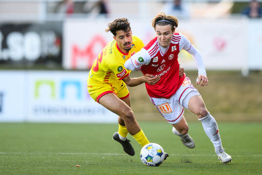 Kalmars Arash Motaraghebjafarpour och Sandvikens IFs Oscar
