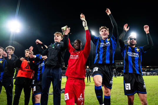 Sirius målvakt Ismael Diawara, Bogdan Milovanov och Joakim