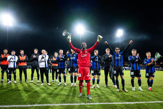 Sirius målvakt Ismael Diawara jublar