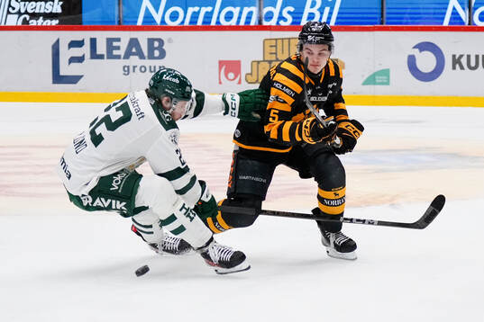 Färjestads Per Åslund och Skellefteås Axel Sandin