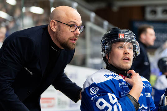 Karlskogas tränare Dennis Hall och Henrik Larsson