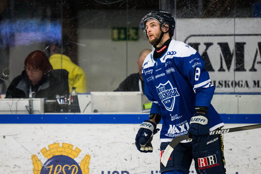 Karlskogas Måns Krämer lämnar isen