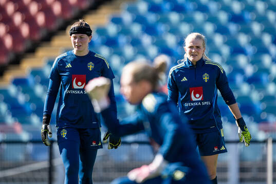 Goalkeeper Tove Enblom and goalkeeper Emma Holmgren