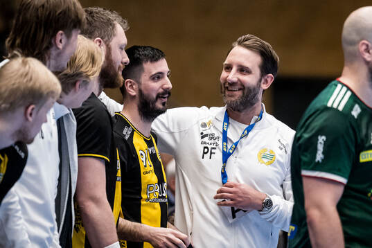 Hammarbys Josef Pujol och tränare Patrik Fahlgren jublar