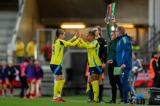 Kosovare Asllani and Madelen Janogy of Sweden