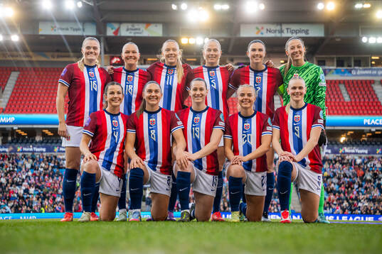 The starting eleven of Norway pose for a team photo