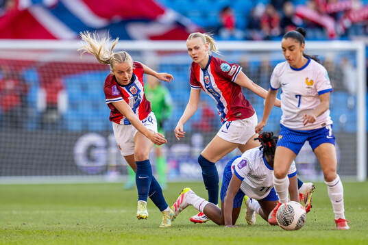 Emilie Woldvik and Karina Sævik of Norway