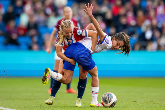 Emilie Woldvik of Norway and Selma Bacha of France