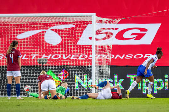 Sandy Baltimore of France scores the 0-1 goal