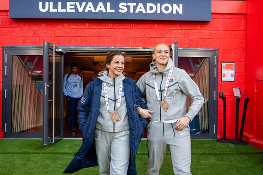 Tuva Hansen and goalkeeper Selma Panengstuen of Norway