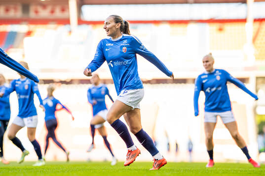 Marit Bratberg Lund of Norway warms up