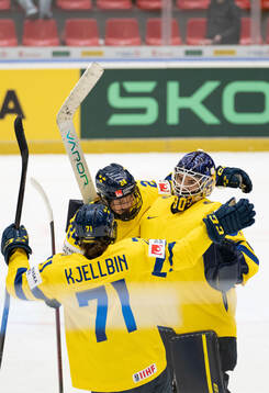Anna Kjellbin, Ebba Hedqvist and Emma Söderberg of Sweden
