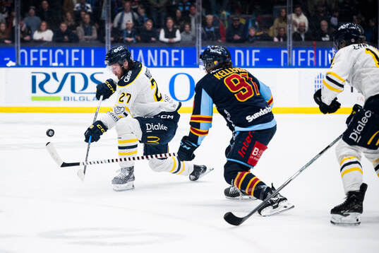 Södertäljes Daniel Norbe och Djurgårdens Tyler Kelleher