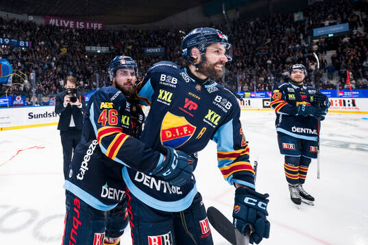 Djurgårdens Albin Grewe och Ludvig Rensfeldt jublar