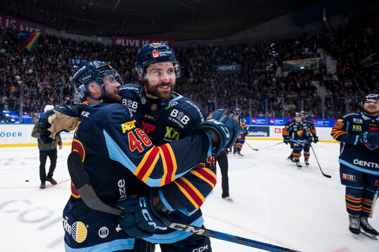 Djurgårdens Albin Grewe och Ludvig Rensfeldt jublar
