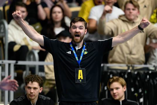 Sävehofs tränare Linus Ekman jublar