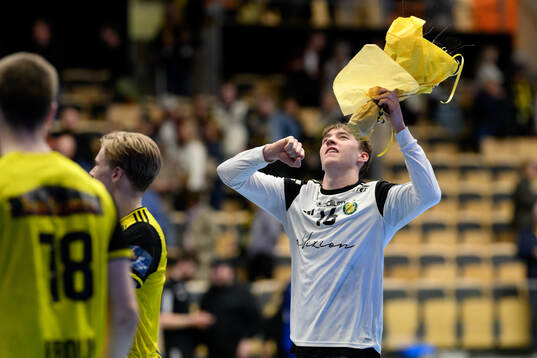 Sävehofs målvakt Arvid Norén jublar