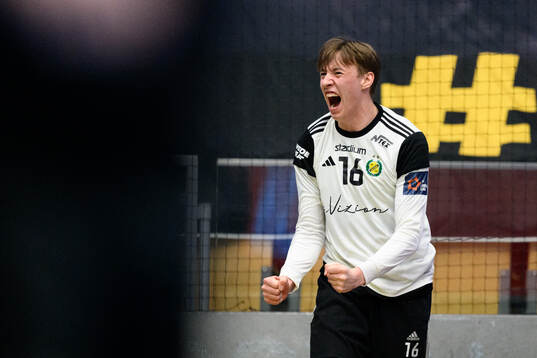 Sävehofs målvakt Arvid Norén jublar