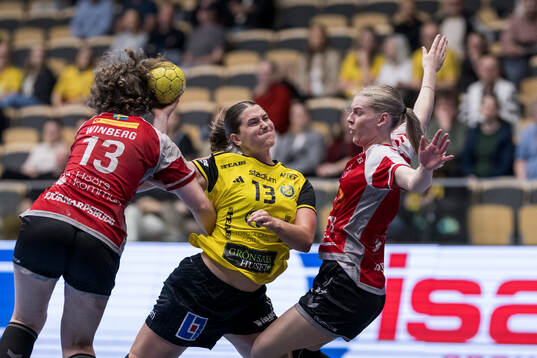 Sävehofs Irma Kocanovic och H65 Höörs Emma Jönsson