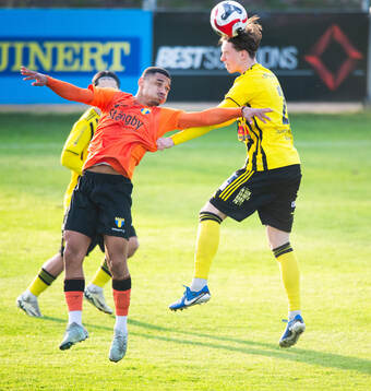 IFK Hässleholms Gustav Persson och Torns Adrian Bozic  i