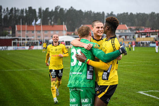 Elfsborgs målvakt Isak Pettersson, Rasmus Wikström och