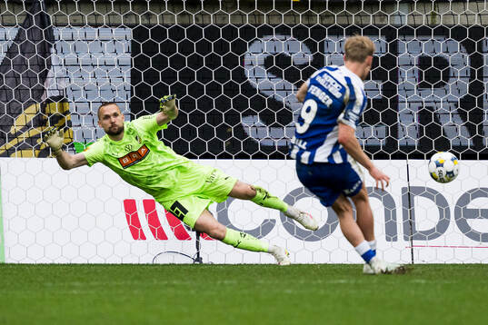 Häckens målvakt Oscar Jansson och IFK Göteborgs Max