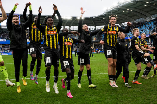 Häckens spelare jublar