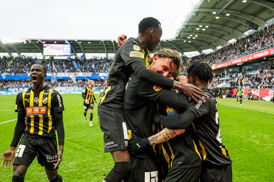 Häckens Simon Gustafson jublar