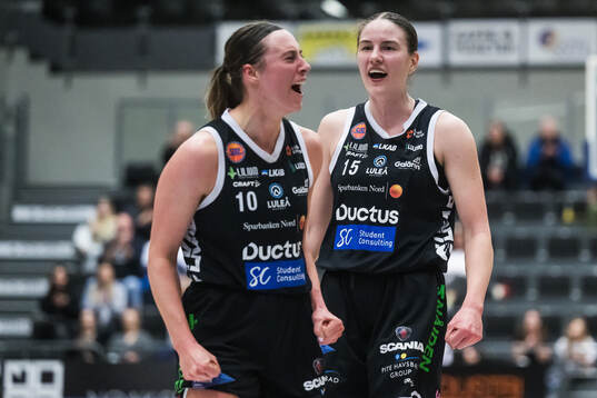 Luleås Mehryn Kraker och Fanny Wadling jublar