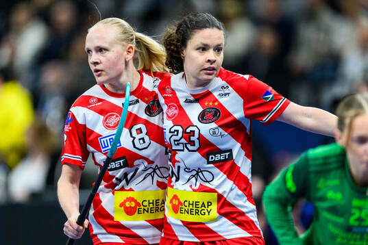 Pixbos Cajsa Elm och Isabelle Gerig jublar