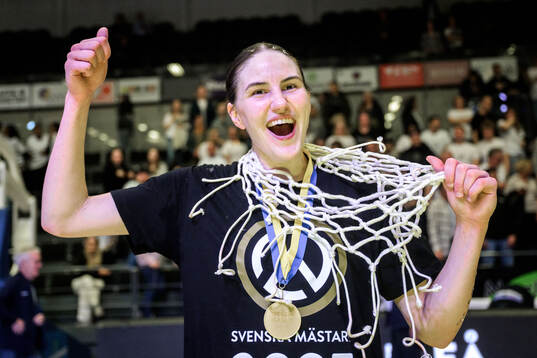 Luleås Fanny Wadling  jublar