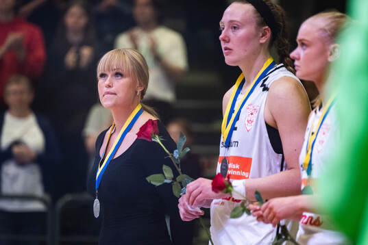 Högsbos tränare Alva Stark och Jessica Kelliher deppar