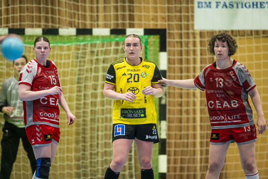 H65 Höörs Ebba Leo och Sävehofs Thea Blomst och H65