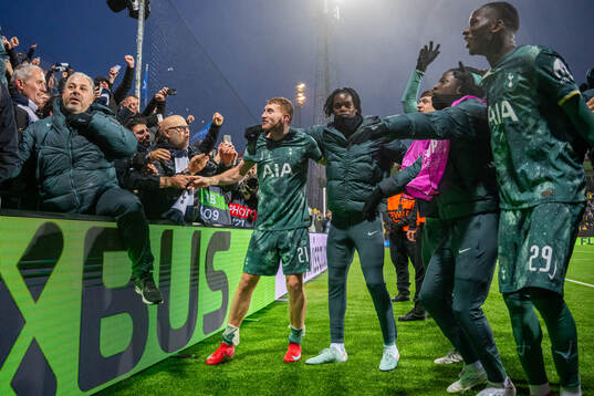 Dejan Kulusevski and players of Tottenham Hotspur celebrate