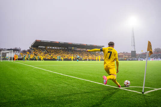Patrick Berg of Bodø/Glimt takes a corner kick