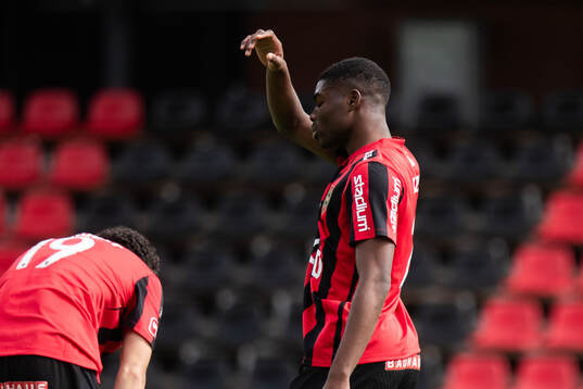 Brommapojkarnas Ezekiel Alladoh deppar