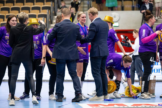 Skaras Sofia Berndtsson får sin guldmedalj