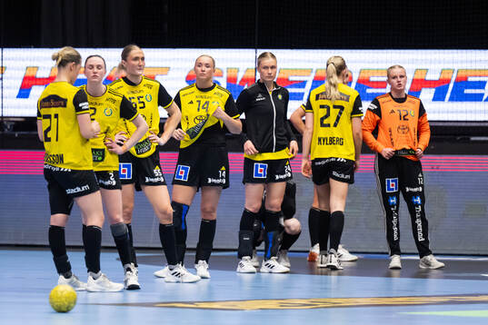 Sävehofs Felicia Granat och Madeleine Rehnberg deppar