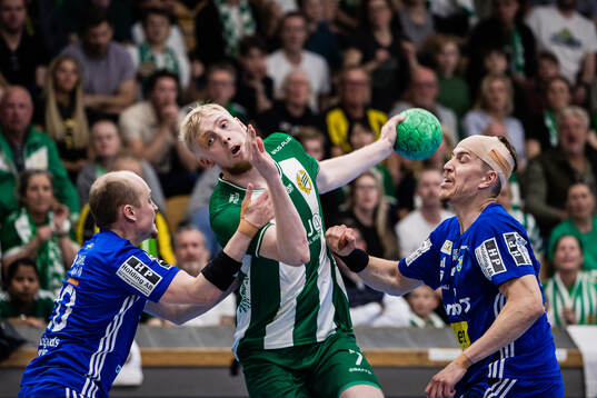 Hammarbys Richard Lindström och Ystad IFs Oskar Joelsson