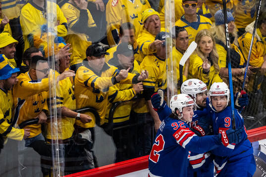 Bläddra bland fler bilder av 2025 IIHF Ice Hockey World Championship, semifinal, Sweden - USA