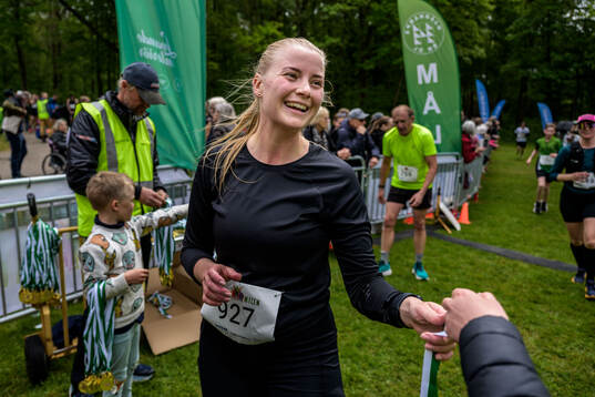 Klara Eriksson vid målgång av Änglamilen