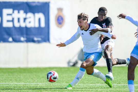 Gefles Alem Nezirevic och FC Stockholms Emmanuel Onotu