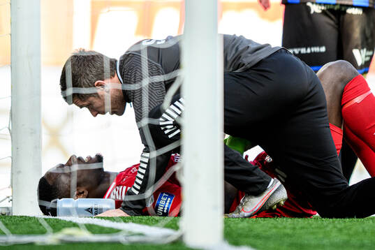 Sirius målvakt Ismael Diawara har ont