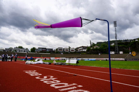 Strong winds at Fana Stadion