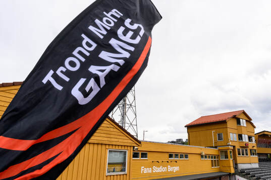 Strong winds at Fana Stadion