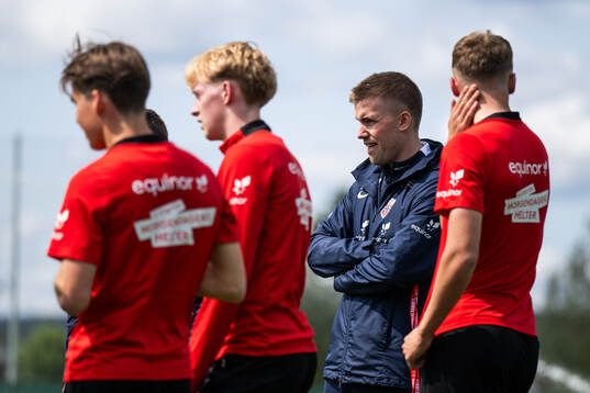 Head coach Even Sel of the Norwegian under-19 national
