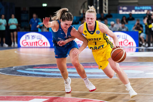 Catriona Henderson of Great Britain and and Klara Lundquist
