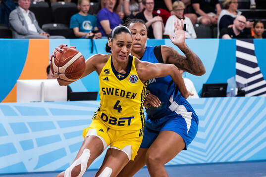 Nathalie Fontaine of Sweden and Savannah Wilkinson of Great