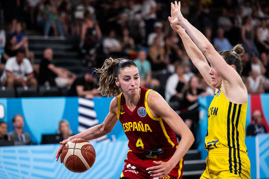Mariona Ortiz of Spain and Frida Eldebrink of Sweden